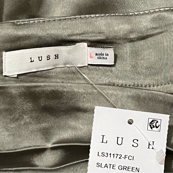 NWT LUSH Ruched Charmeuse Skirt Skate Green L - Picture 3 of 4